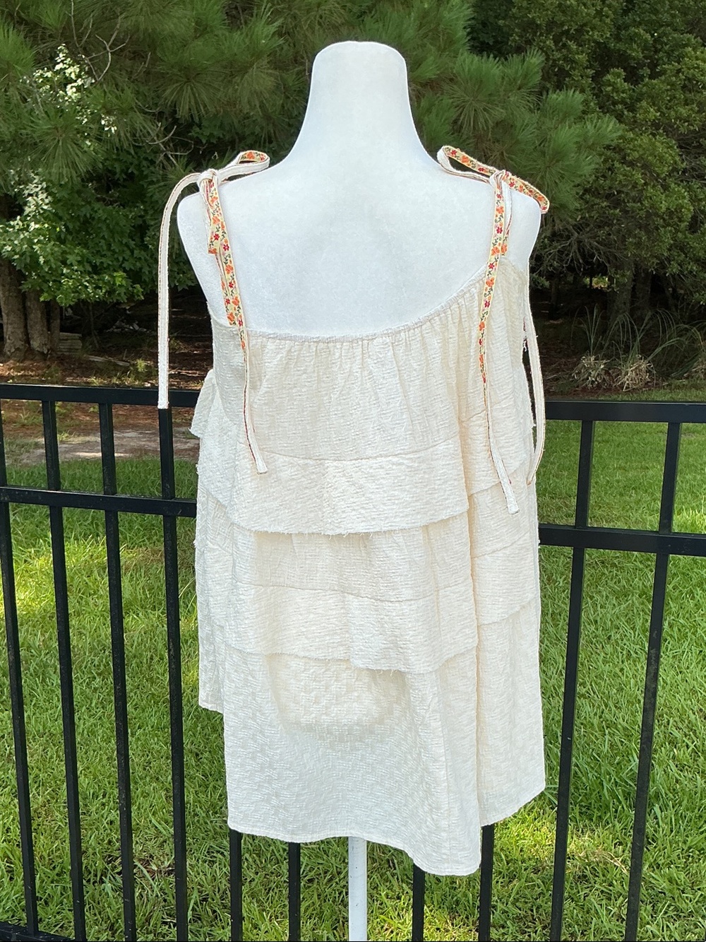 POL  Tiered Ruffle Embroidered Tie-Shoulder Natural Vintage Wash Boho Top - Picture 4 of 8